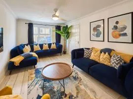 #121 Two Beautiful cottages in Cornwall - sleeps 14 - Perfect for Contractors and Families- - Free parking