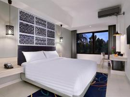 Aston Anyer Beach Hotel โรงแรมในKadujulang