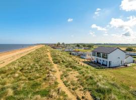 Washington Beach House with Lodge, Hotel in Heacham