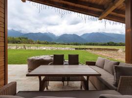 Villa Eliyas near the Pirin Golf Resort, khách sạn ở Razlog