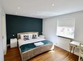 Spacious 5-Bedroom Home in Maidenhead