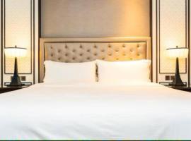 Hotel Grand Luxury Villa-Near Delhi IGI Airport, khách sạn ở Bhundsi