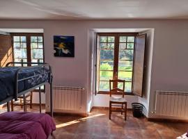 Albergue Val de Samos، فندق في ساموس