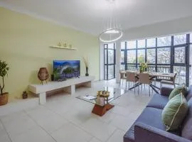 Spacious 3BR Retreat Overlooking Marina