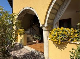 Én Castéll, viešbutis mieste Ome