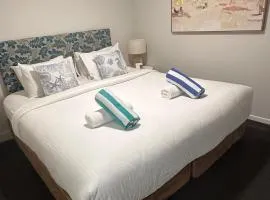 Coastal Breeze Nelson Bay, King bed, spa, pool