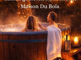 Luxe houten wellness boshuisje met Hottub, Hotel in Meijel