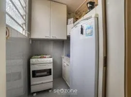 Studio em Cond. c/ Piscina no Centro QUI0605