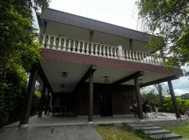 casa cusi, Hotel in Tafí Viejo