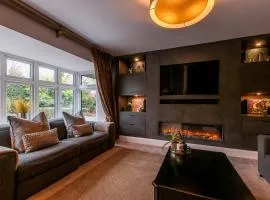 Luxury Beach Escape Pool Table & Private Parking