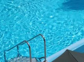 Modernes Apartment mit Pool und Sauna