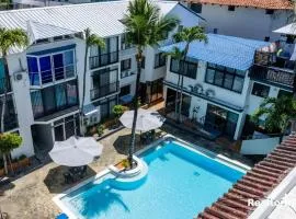 Two-bedroom apartment with a pool near the city center