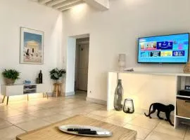 Bright Nîmes Center Flat with Terrace