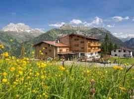 Hotel Burgwald - Ski In & Ski Out