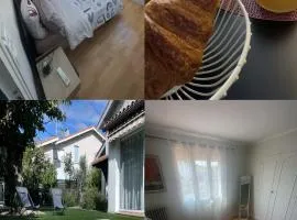 Comme à la maison B and B - 2 chambres et 1 salon