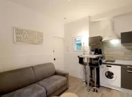 Bright and quiet studio in Nice