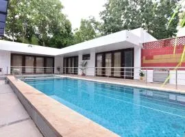 Villa De Lucien with Private pool