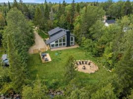 Spa River Pool Table - Chalet Ombre & Lumiere, hotel u gradu Entrelacs