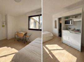 Studio Cosy neuf meylan centre proche transport، فندق في ميلا