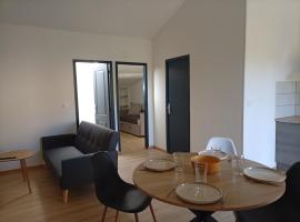 Appartement F3 équipé 3 à 4 couchages โรงแรมในVentenac-Cabardès