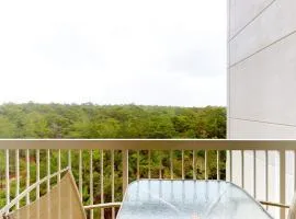 Waterfront Condo with Balcony Pool and Gym