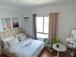 Studio condo Near Roxas night market