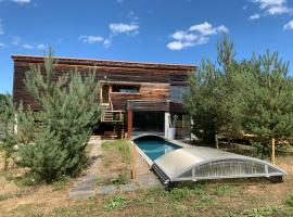 La petite maison suspendue โรงแรมในMazeyrat-d'Allier