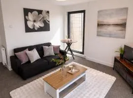 Luxury 2BR Heathrow Escape Free Parking