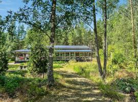 Holiday Home Villa blombacka by Interhome, hotelli Isnäsissä