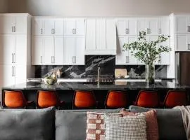 Luxe 7 bedroom Heated Pool and Spa Stay Heirloom