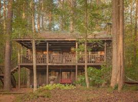 The Pines Riverside Log Cabin On The Ocoee, hotel a Ocoee