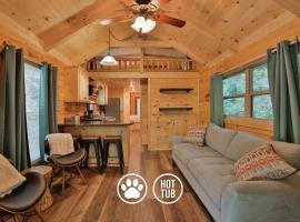 Bryce Cabin Lookout Mtn Tiny Home W Swim Spa, Hotel in Chattanooga