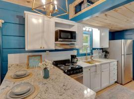 Pops Cabin Lookout Mountain Luxury Tiny Home, Hotel in Chattanooga