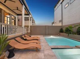 New Luxury Home Heated Pool & Spa