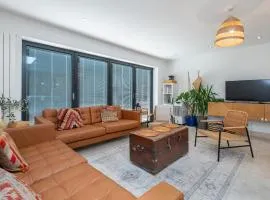 Luxurious 3BDR 3BATH Hounslow by the Airport