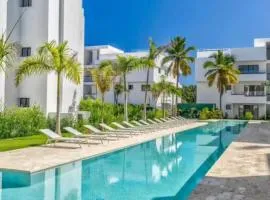 White Sands Tropical Oasis with Private Pool 3 Mins to the Beach