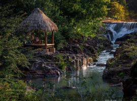 Blancaneaux Lodge by Francis Ford Coppola, hotel v destinaci San Ignacio