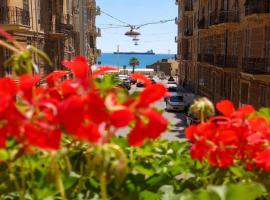 Luxury house 50m from the Sea, near the Center, Hotel in Savona