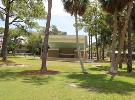 Palm Harbor Escape •Near Beaches •Boating •Parking