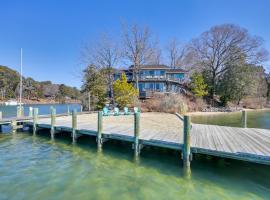 Deep Water Dock and Private Beach! Irvington Home, hotel a Irvington