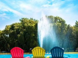 Beautiful cozy Niagara-on-the-Lake summer cottage by Vineyard and Niagara Falls, hotel in Niagara on the Lake