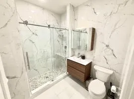Skyline Balcony - Luxury and Cozy Center City 1BRApt