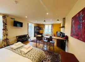 Black Isle Bar Apartment