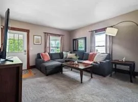 Entire Duplex w Historic District and Sleeps 12