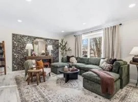 Pool Table - Games - University Circle - Sleeps 8