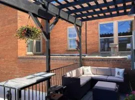 Luxe Main St Loft with Rooftop Lounge and Balcony