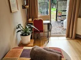 Studio - Sleeps 2 - Garden View