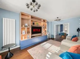 3 bed House in Coulsdon by ARP Homes, Big Office, Driveway and Garden, Sleeps 6