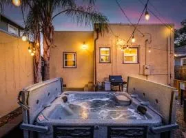 Unique Bungalow w/ hot Spa in DT