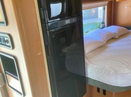 Autocaravana Dethleffs Globetrotter، فندق في فيانا دو كاستيلو